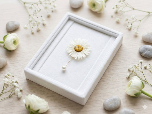 Natural Dried Daisy Resin Brooch