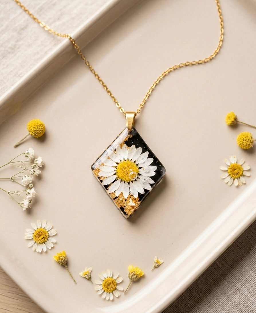 Natural Daisy & Gold Flake Resin Pendant