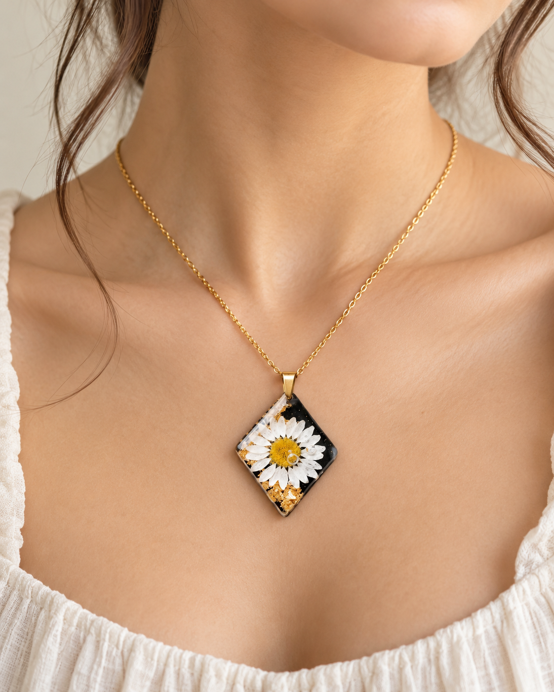 Natural Daisy & Gold Flake Resin Pendant